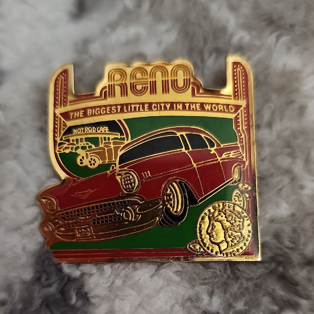 Reno Souvenir Pin with Classic Car Design